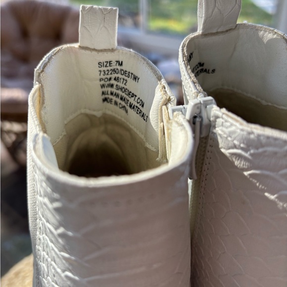 White Snakeskin Ankle Boots - size 7 - Picture 9 of 11